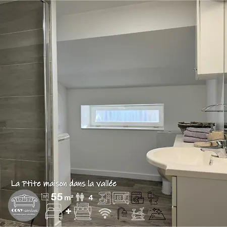 Lapetite Maison Dans La Vallee